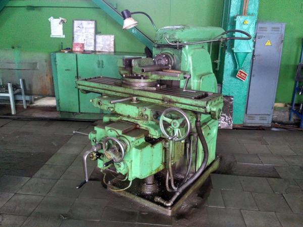 Продается 6М82 - Станок горизонтальный консольно-фрезерный